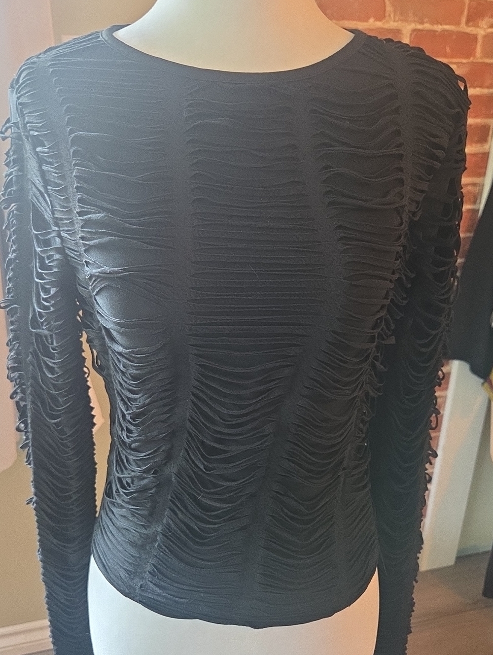 Disturia Distressed Top - Picture 3 of 5